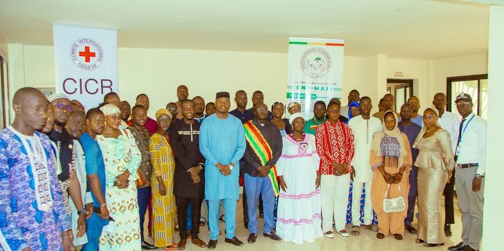 100 JEUNES LEADERS DU CONSEIL NATIONAL DE LA JEUNESSE DU MALI FORMÉS SUR LES PRINCIPES HUMANITAIRES.
